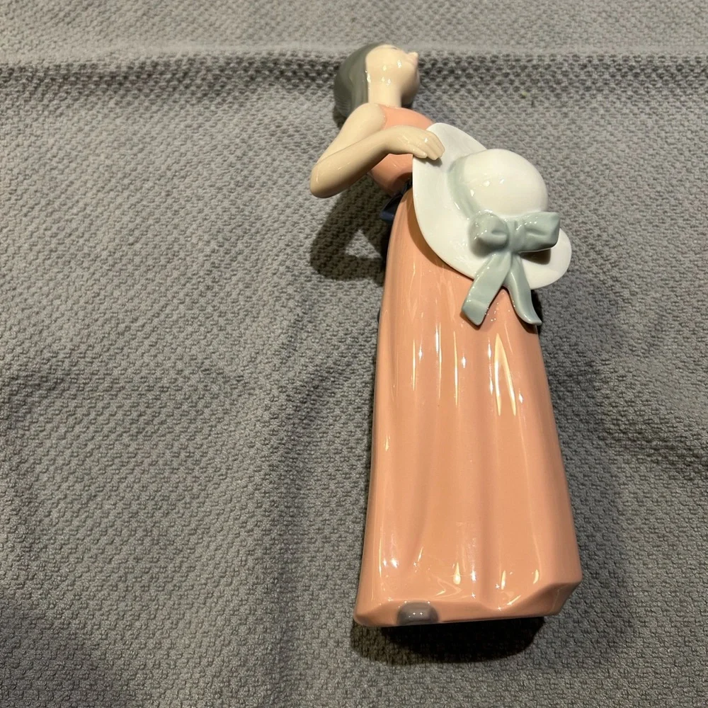 Lladro “The Dreamer” porcelain figurine. Issued 1978, retired in 1999. #5008 - Picture 8 of 10